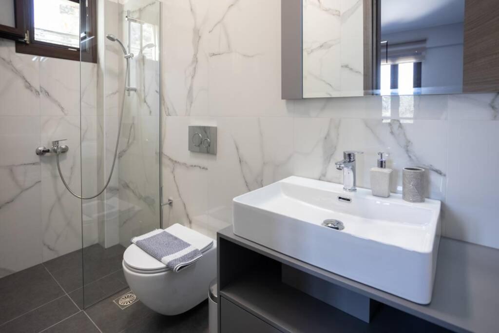 Mela Luxury Apartments Maroulás Exteriör bild